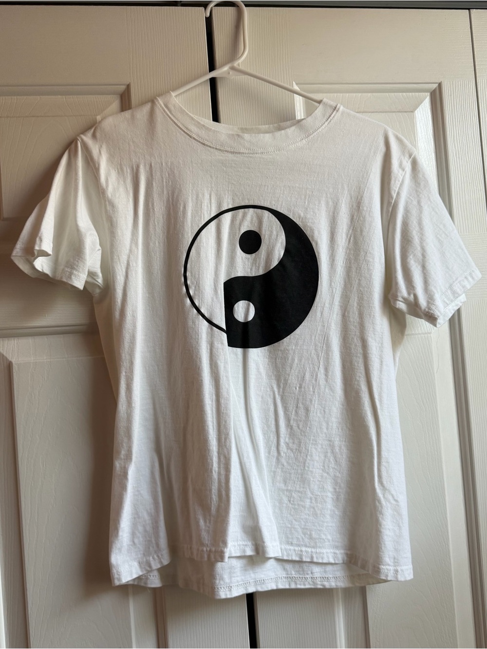 Unisex White Yin Yang Graphic T-Shirt Size S